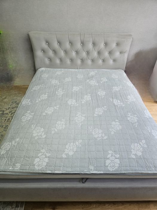 Продам кровать с матрасом