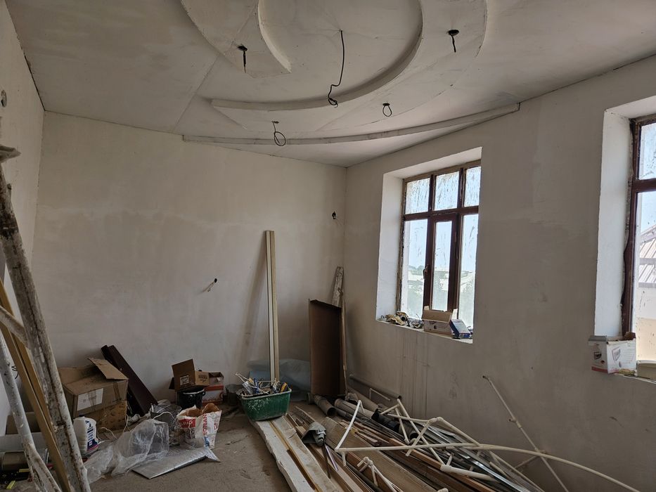 Карши Инфин банк тугрисида 3 этаждан 2 хонали 96 кв Дом сотилади.