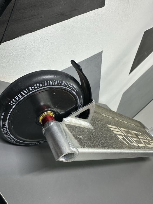 Продам металический самокат