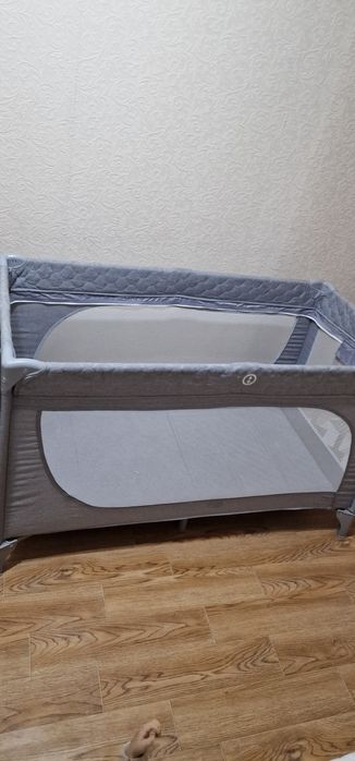 Кроватка манеж очень удобная,переносная в сумке.