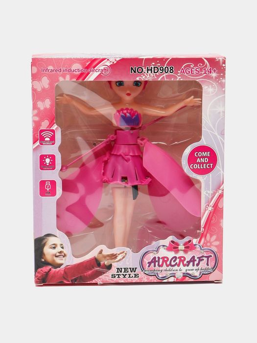 Rezina qogirchoq va qiz bilan uchlik