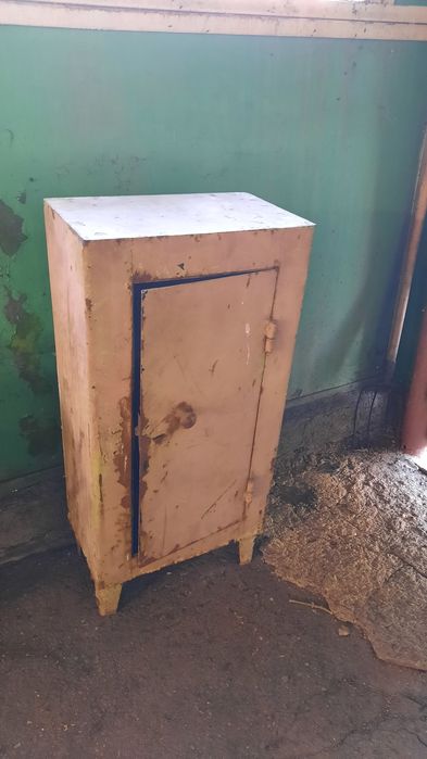 Продаю шкаф металлический, сейф