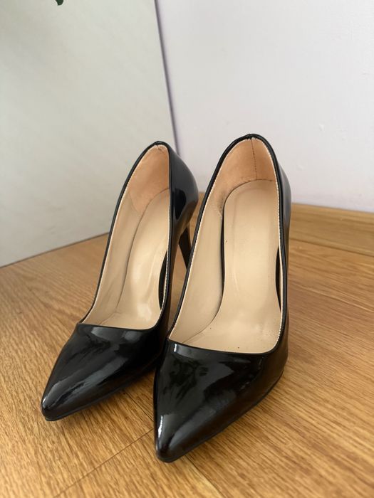 Обувки на ток, различни модели, черно и бежово