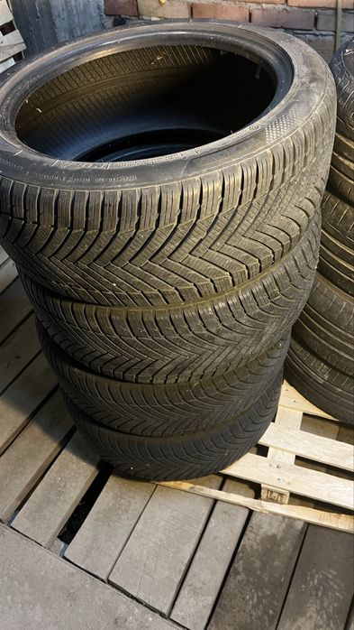 Всесезонни гуми 225/45 17 перфектни