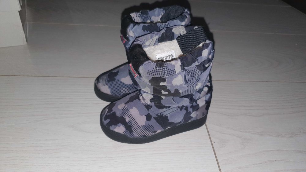 Adidas   21 размер сапожки оригинальные  продам