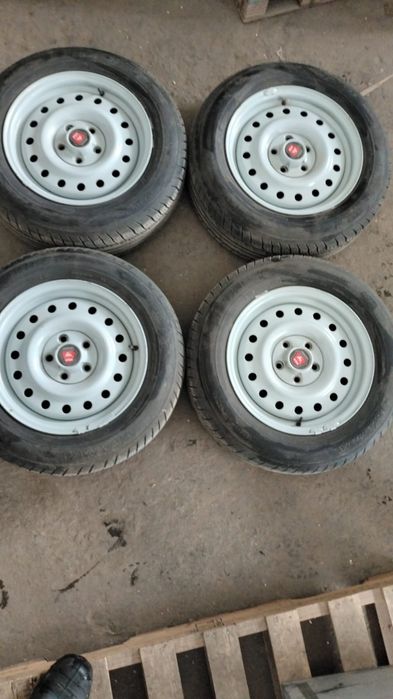 Продам резину с дисками на Волгу