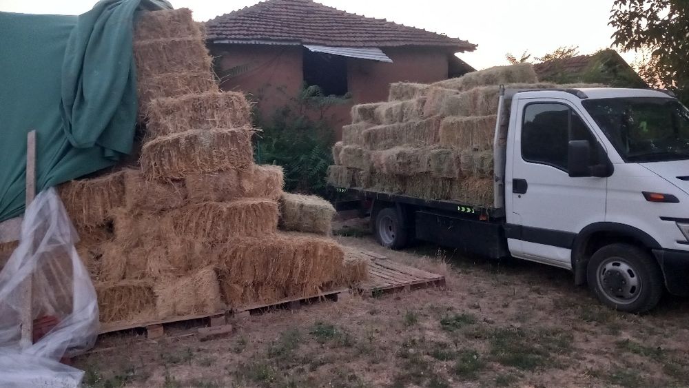 Продавам бали сено и слама