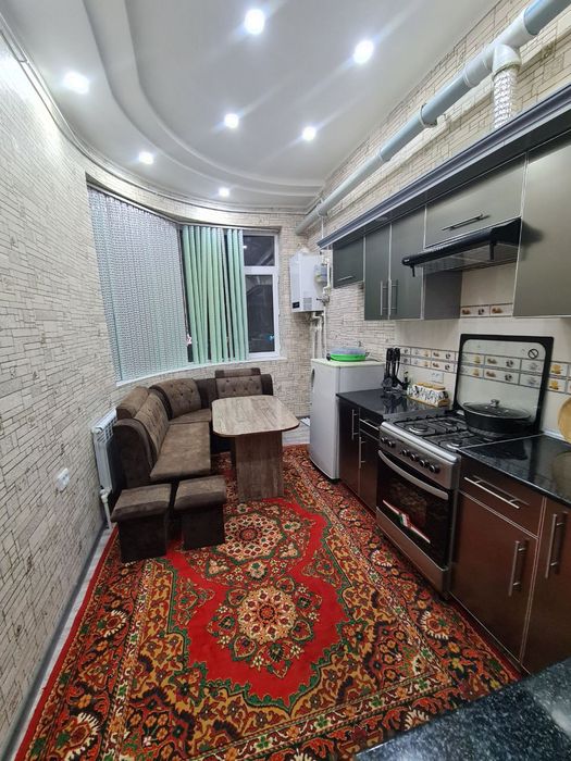 Karat kafe yonida2 chi etajda 2 xonali kvartira ijaraga beriladi