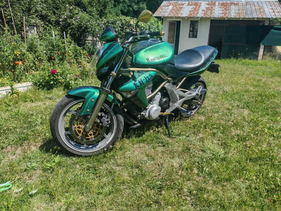 Motocicleta Kawasaki ER6N