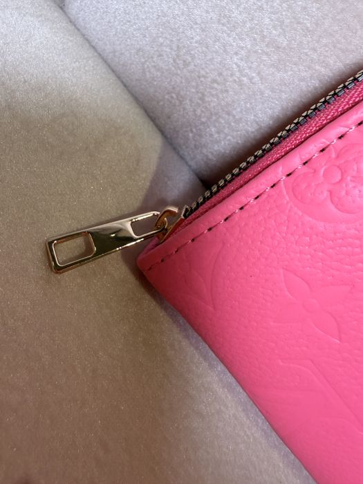Portofel roz LV- fermoar auriu