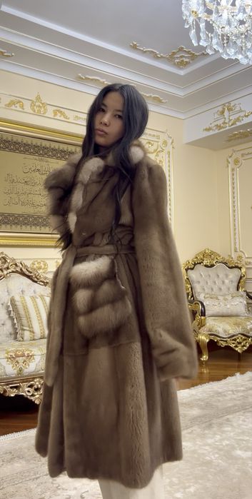 Натуральная норковая шуба Queen Furs