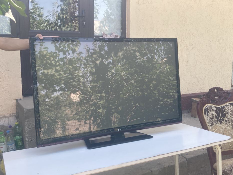 Телевизор LG.
