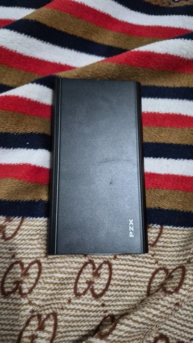 Повер банк сломанный PZX