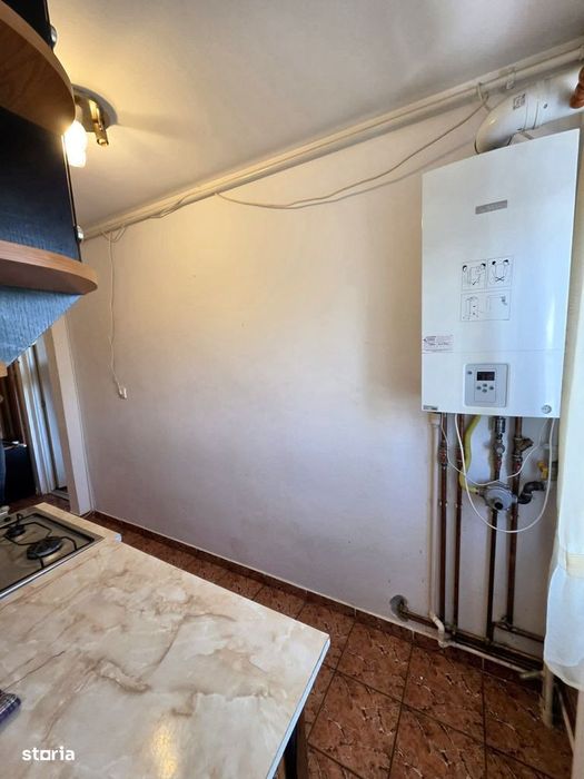 Vand apartament cu o camera cu centrala proprie, 40 mp, bloc 2001
