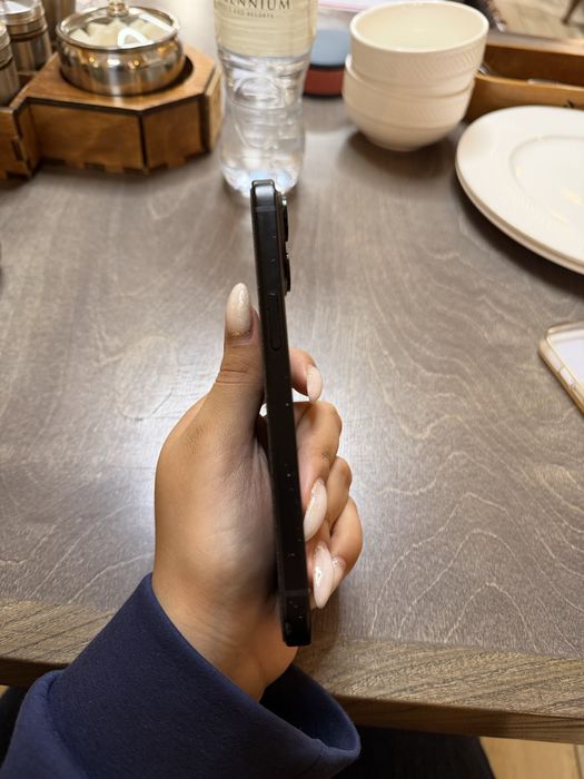 Iphone 15 в хорошем состоянии, с коробкой