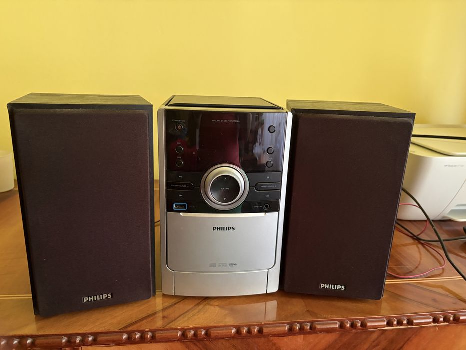 Micro sistem audio HiFi Philips MCM 166/12, ideal pentru petrecerile in familie sau prieteni