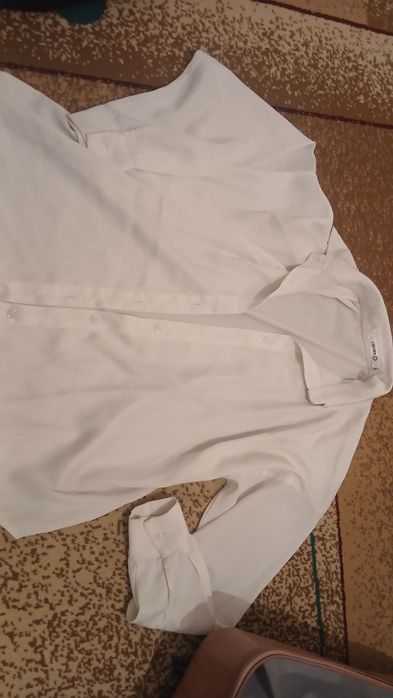 Бу киімдер сатылады, көп киілмеген