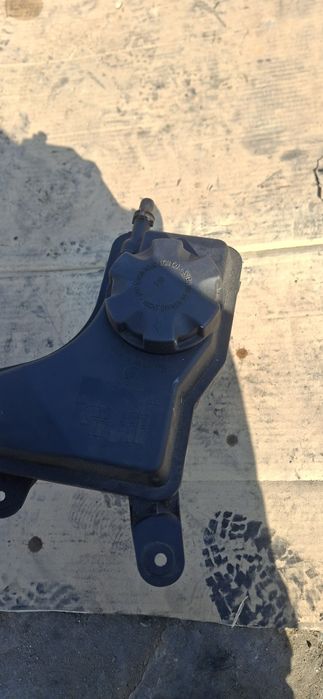 Казанче за антифриз  от BMW E90 335D 286HP M57
БМВ Е90 335Д 286 КС М57