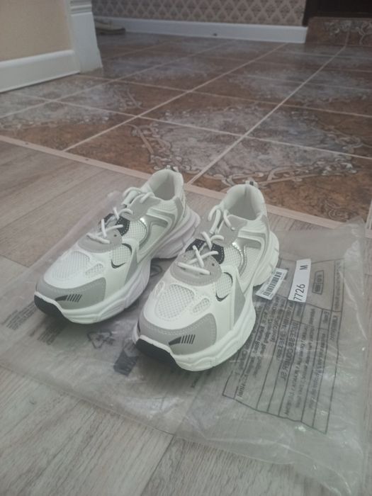 продаётся кросовки