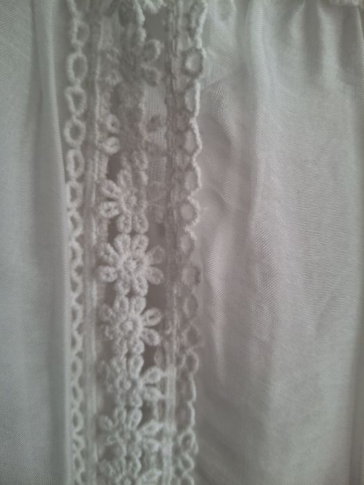 Bluză din mătase cu inserții brodate din bumbac ,marimea M ,nouă