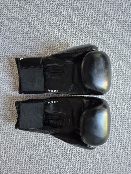 Set Box ADIDAS: Mănuși, benzi, protecție pentru dinți  stare excelentă