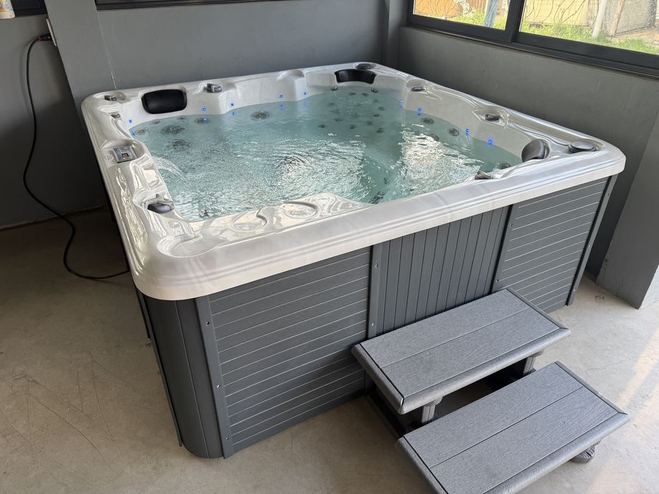 Jacuzzi Whirlpool 6 persoane spa cadă cu hidromasaj ciubăr piscină