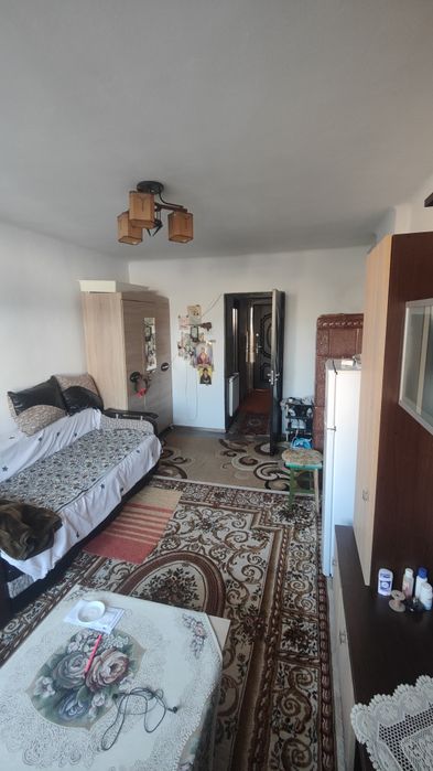 Garsoniera de vânzare în plopeni.