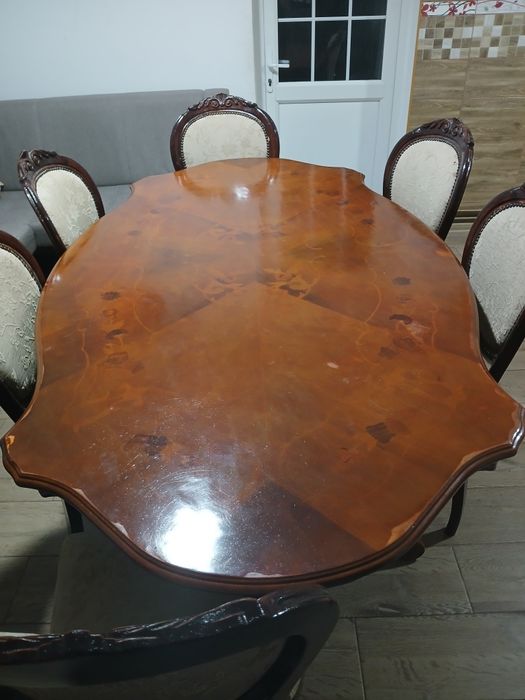 Vand masa de  12 persoane