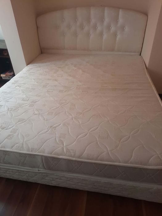 Продавам спалня с матрак