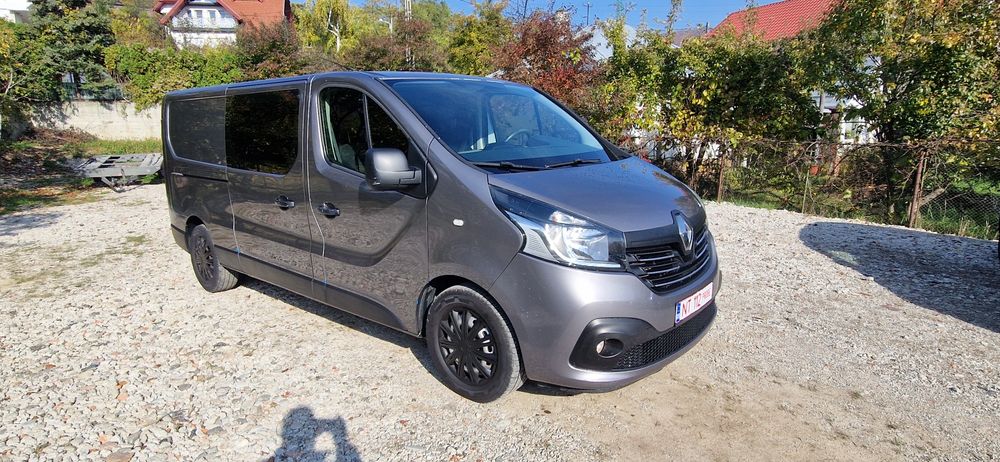 Renault Trafic III 5-6 locuri si marfa AC 2015 rate prin TBI