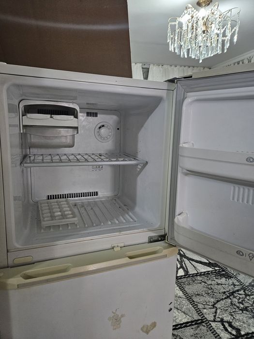 Холодильник  LG.