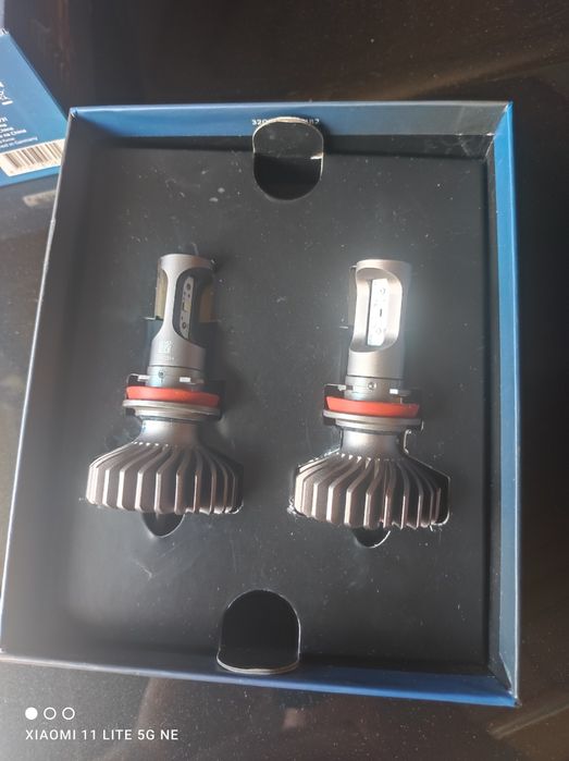 Vând becuri led Philips