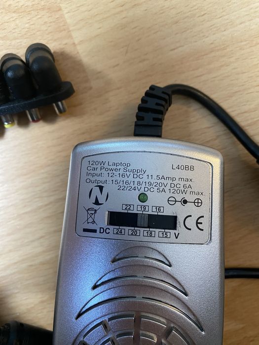 Универсално зарядно за кола за лаптоп 120W