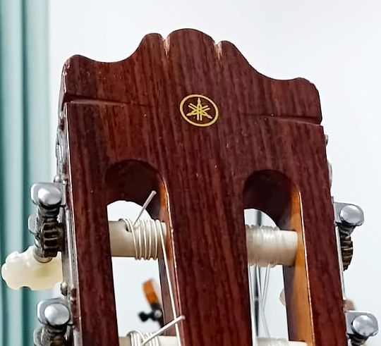 Yamaha G231 ll chitară clasică corzi nylon plus tuner și capodastru