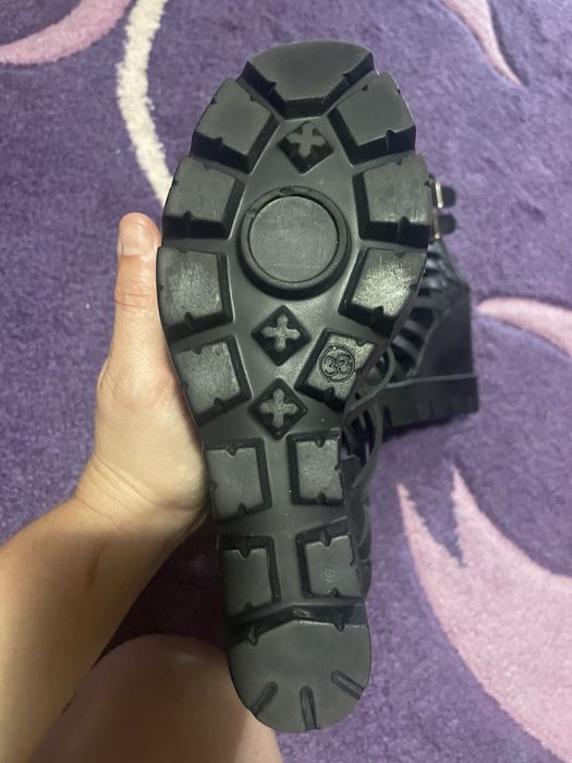 Sandale cu talpa inalta