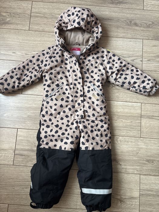 Продам зимний комбинезон 110 рост