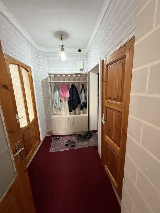 Срочно сотилади 1 хона 9 этаж 9 этажли домда Согдиана 63 мактаб ёнида