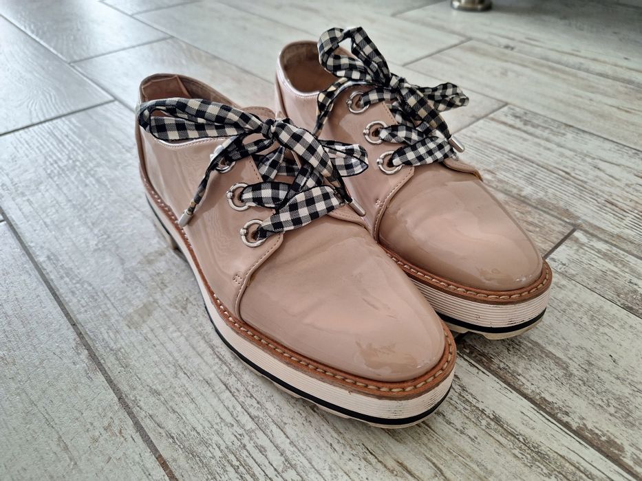 Vând papuci Zara, măr 38, roz pal, de lac