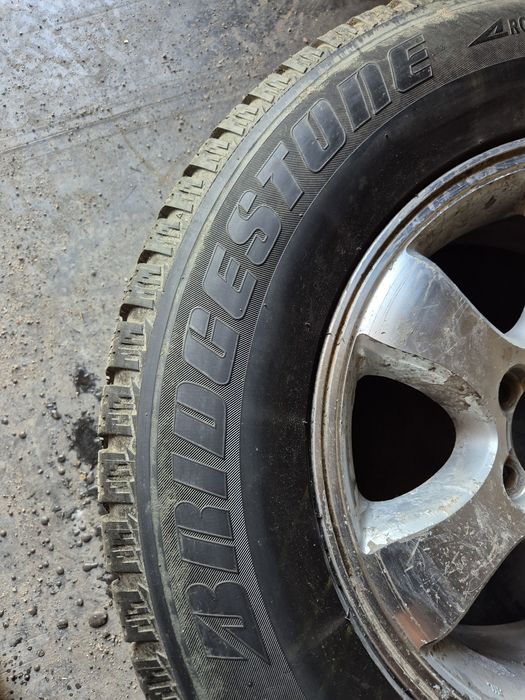 BRIDGESTONE 265/65. 17