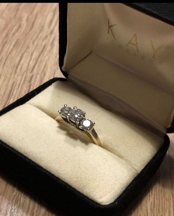 Бриллиантовое кольцо