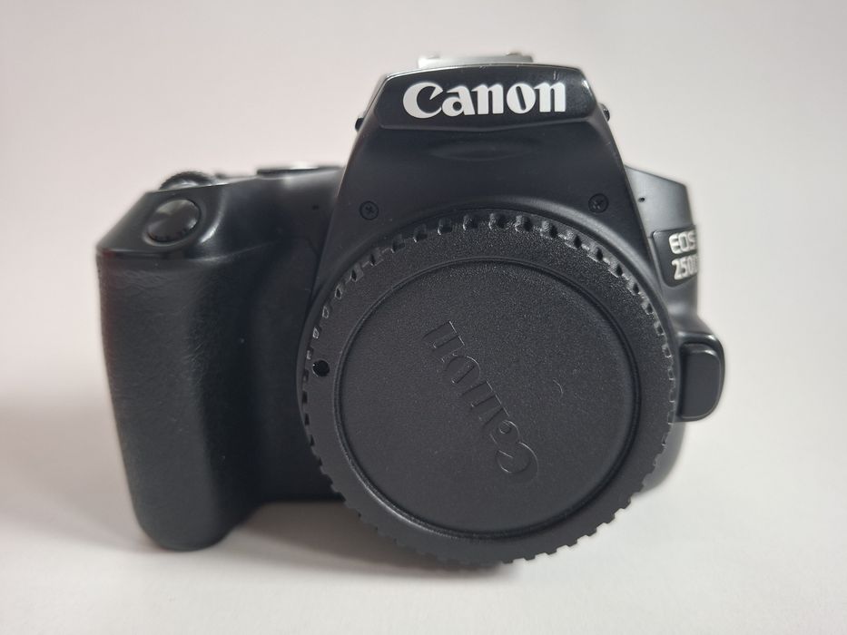 Canon EOS 250D – DSLR(doar body)  pentru fotografi începători si profe