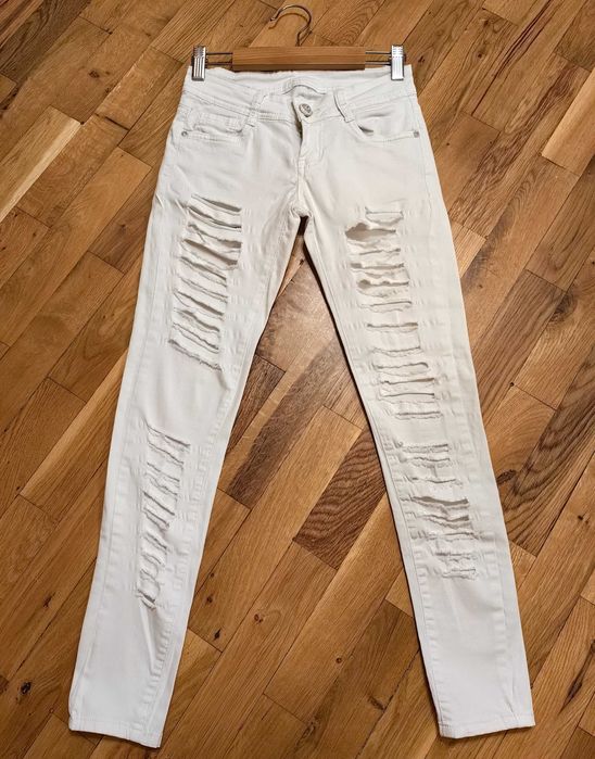 Дънки с накъсан ефект