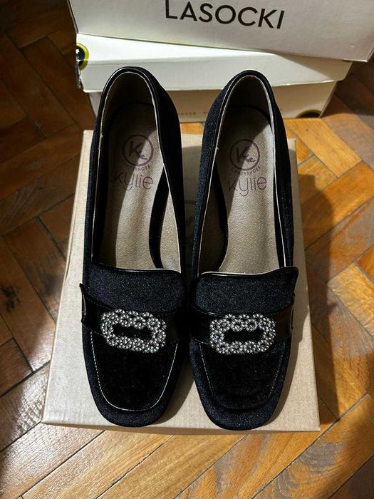Pantofi de catifea negri vintage