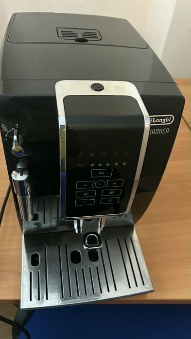 автоматичен кафеавтомат De'Longhi Dinamica ECAM 350.15.B в черен цвят.Основни характеристикиМощност: 1450 WНалягане на помпата: 15 бара