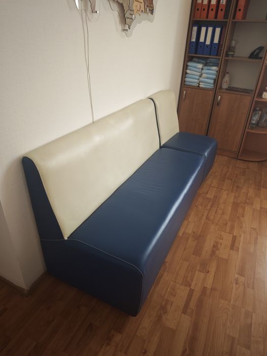 Диван офисный и 2 кресла