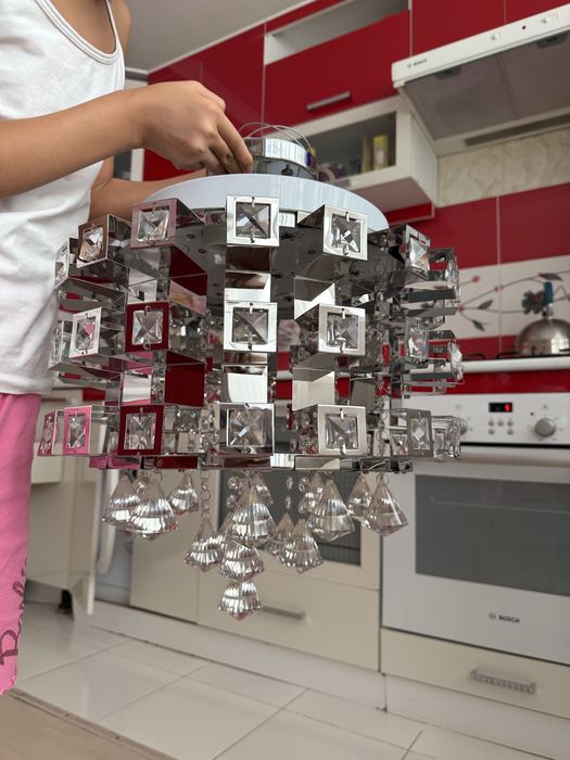 Продается люстра