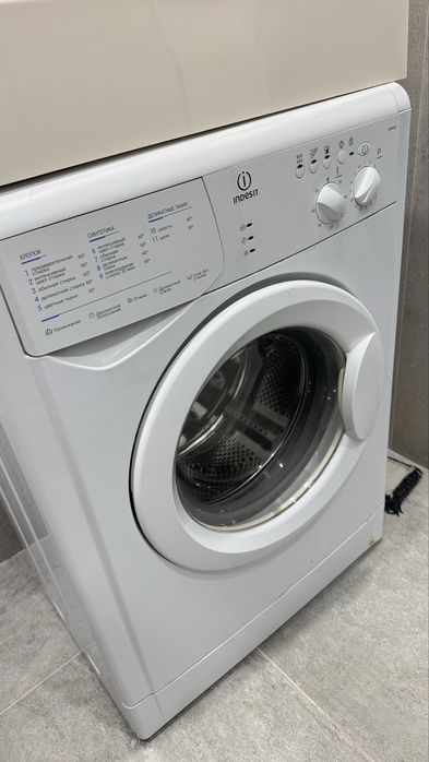 Продам стиральную машину Indesit
