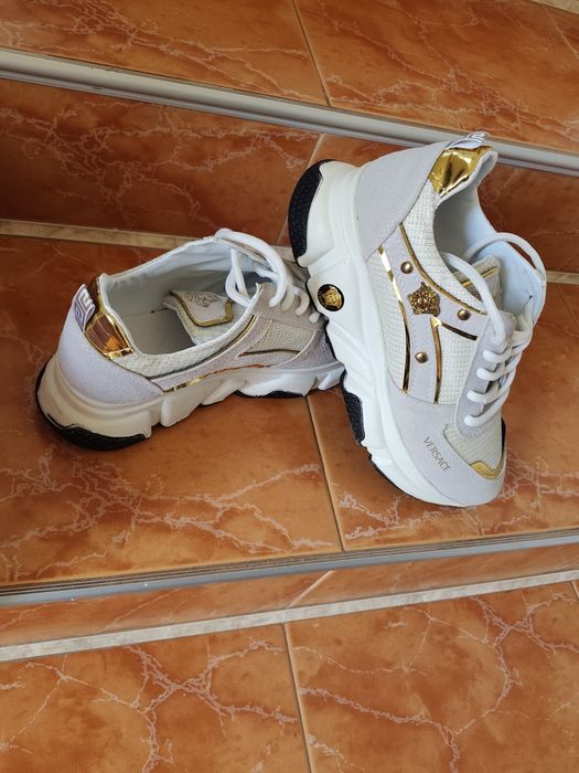 Маратонки Nike Air Max 270 и New Balance 9060 Versace