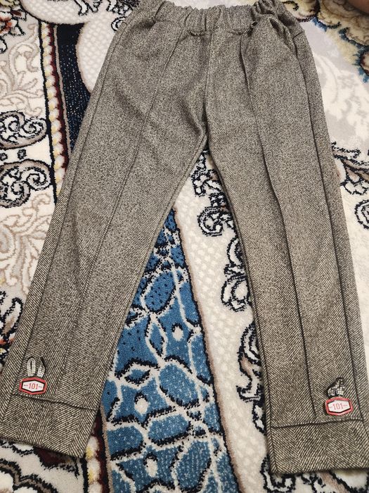 Detskiy kiyimlar sotiladi. Yangi turibdi.