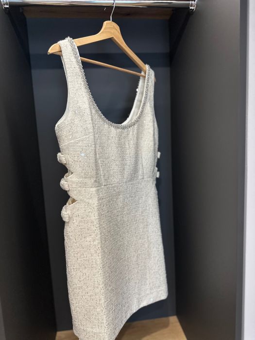 Self-Portrait Кремава рокля от букле с кристални акценти